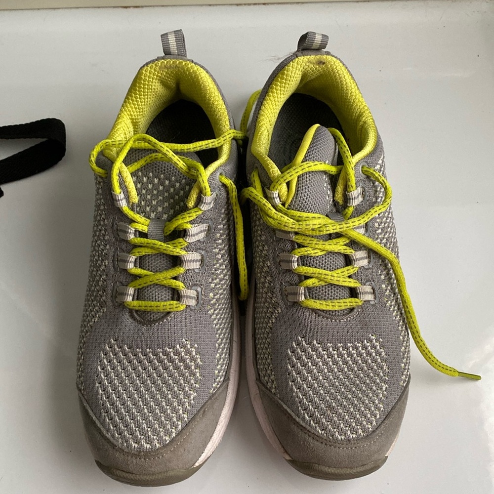 Ortho feet Tennis shoes